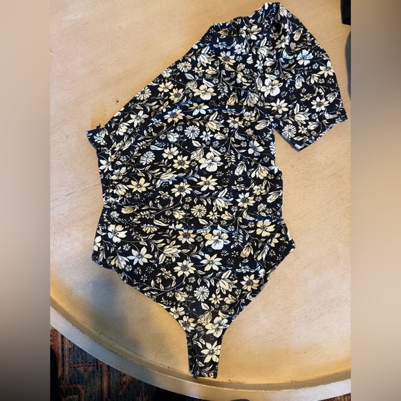 Free People Intimately Black White Floral Off Shoulder Floral Bodysuit. SZ L - Picture 2 of 8